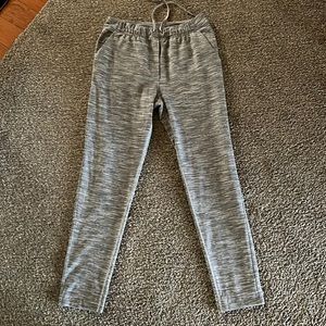 Lululemon pants. 4/6